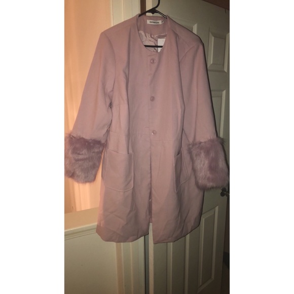 REMOVABLE FAUX FUR SLEEVE COAT (Brand New) - Picture 3 of 6